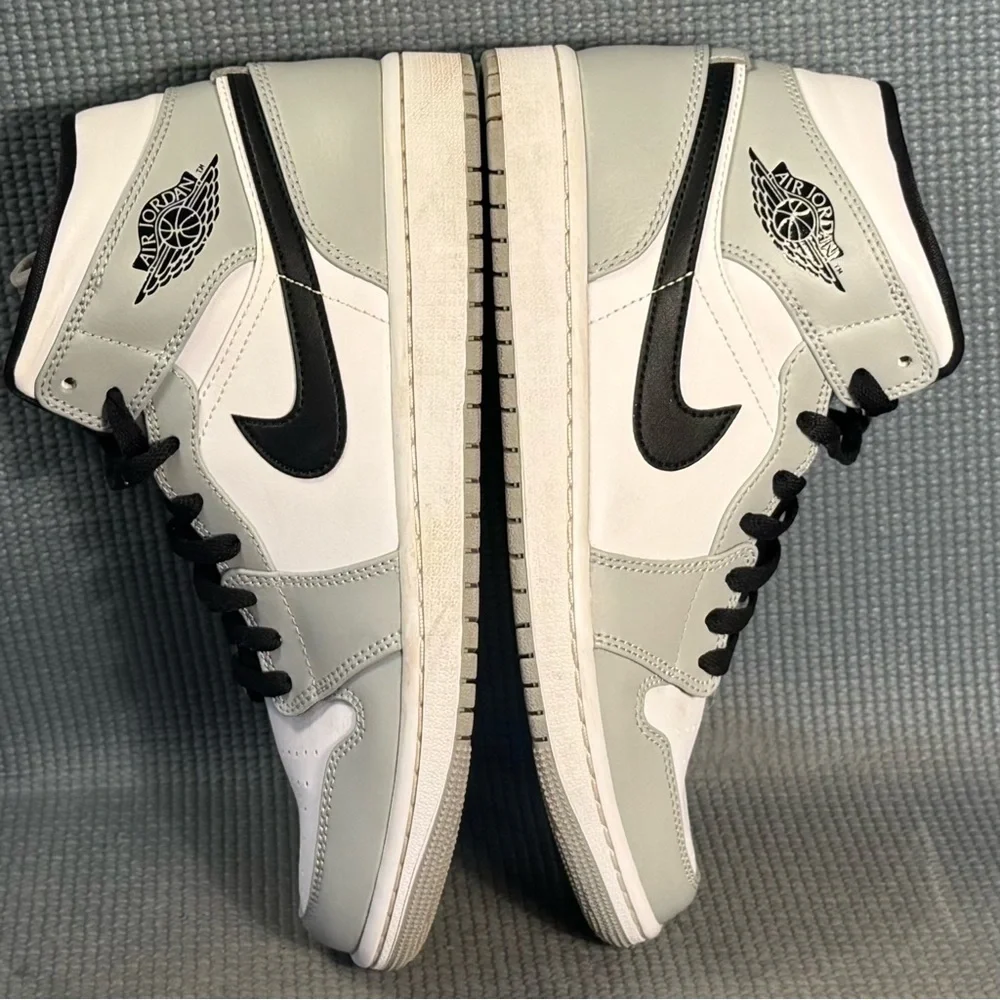 Nike Air Jordan 1 Mid ‘Light Smoke Grey’ Sneakers 554724-092 Men’s Size 7.5 - Picture 6 of 9